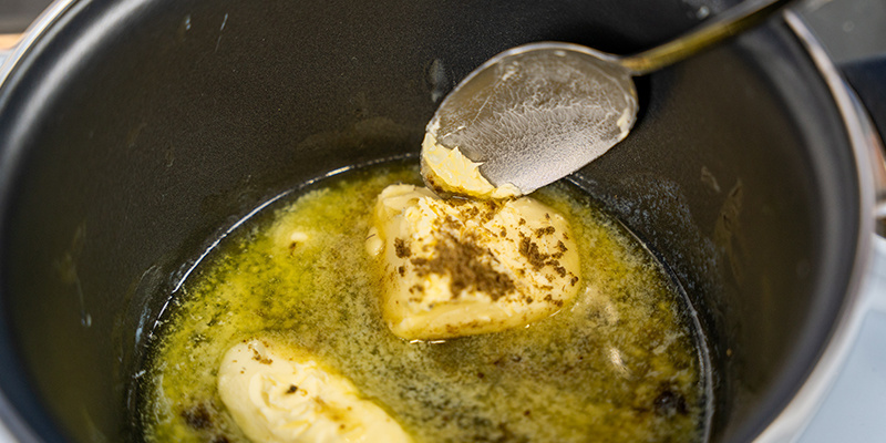 Heat the coconut oil or butter in the pan over low–medium heat. Heat the coconut oil or butter in the pan over low–medium heat.